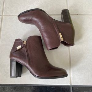 [NWT] Brown ankle booties